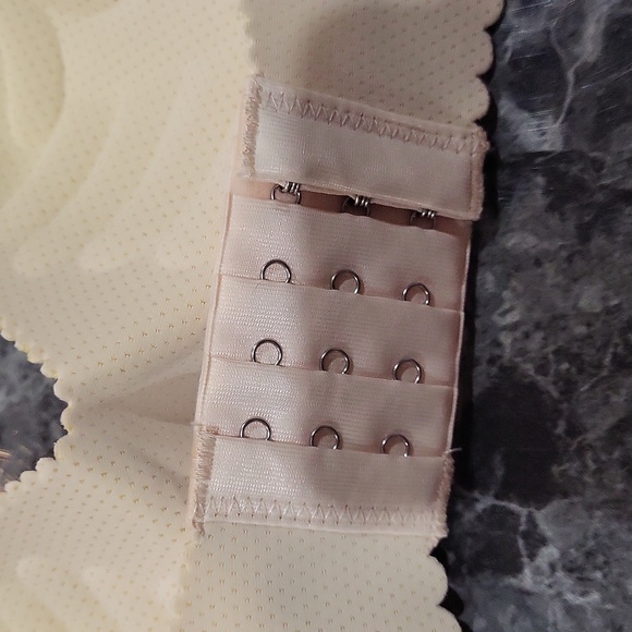 New Bee Na Bra - Picture 7 of 12